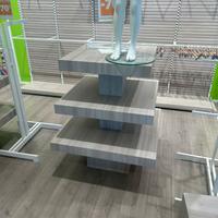 Arredamento tavolo per negozio