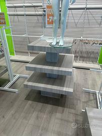 Arredamento tavolo per negozio