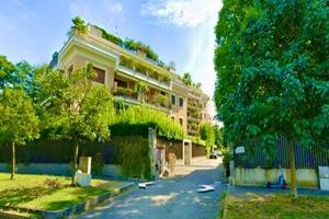 Box / Garage di 27 m² a Milano