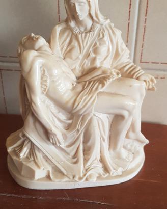 Statua la Pietà di Michelangelo