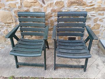 Seggioline verdi in plastica pieghevoli da giardin