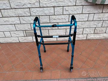 Girello deambulatore anziani