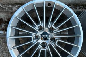 CERCHI ORIGINALI AUDI A3 8Y 17+2 GOMME INVERNALI