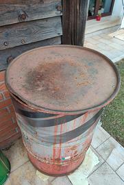 fusto in ferro cilindrico 