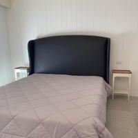 Letto matrimoniale con testiera alta