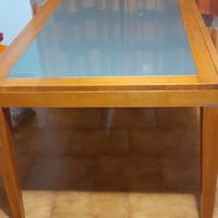 Tavolo in legno e vetro