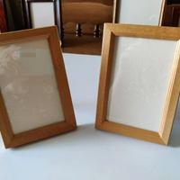 Due piccole cornici portafoto in legno naturale