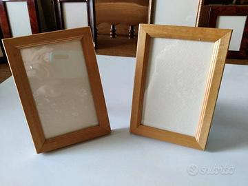 Due piccole cornici portafoto in legno naturale