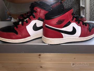 AIR JORDAN ROSSE BIANCHE E NERE Abbigliamento e Accessori In vendita a Roma