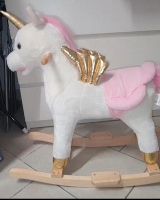 Cavallo a dondolo unicorno