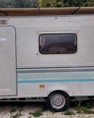 Roller Team caravan 5 posti letto con tettoia