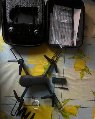 Drone giocattolo con telecamera