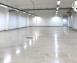 Via minniti ampio garage/magazzino