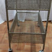 Carrelli portaoggetti in metallo