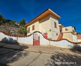 Villa in vendita al mare