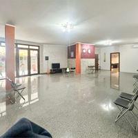 Locale commerciale a reddito con alta visibilità