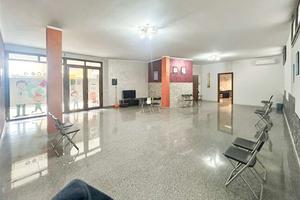 Locale commerciale a reddito con alta visibilità