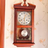 Orologio a pendolo in legno