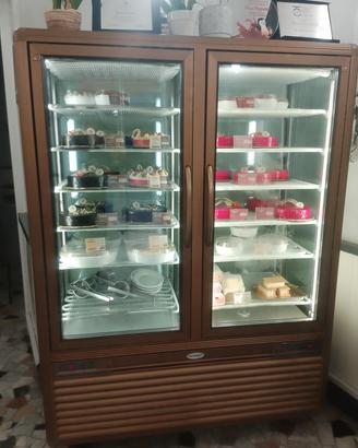 vetrina refrigerata per (pasticceria o gelateria) 