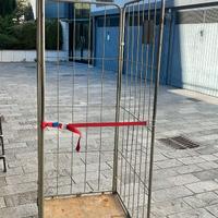 carrello porta-biancheria o sacchi
