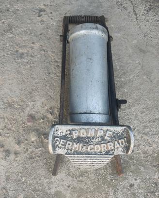 vecchia pompa a pedale vintage 