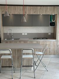 Cucina Lube con penisola e elettrodomestici