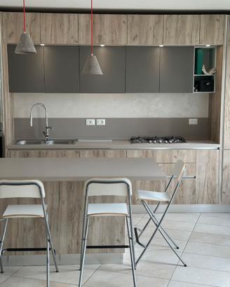 Cucina Lube con penisola e elettrodomestici
