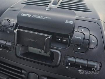Adattatore/supporto portacellulare audiocasetta au