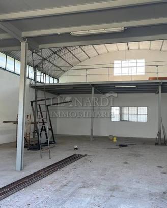 Immobile di 400 m² con 1 locale a Sansepolcro