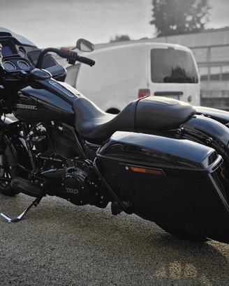 Harley davidson touring road glide special