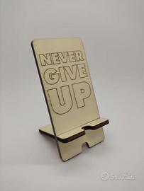 Porta cellulare in legno con frasi motivazionali
