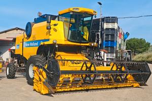 Mietitrebbia New Holland TC 5080 HillSide 4 wd