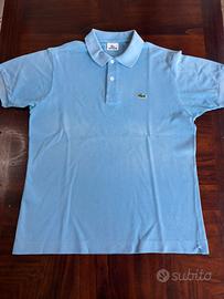 polo lacoste azzurra con coccodrillo ricamato