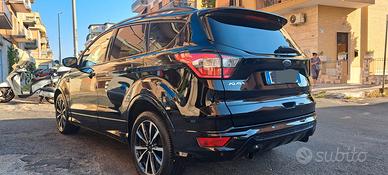 Ford kuga 1.5 tdci  ST LINE cambio  Powershift