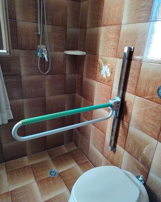 Supporto da parete per bagno