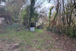 Terreno con annessi condonati e pozzo