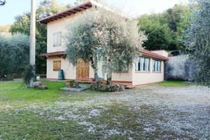 VILLA SINGOLA A SERRAVALLE PISTOIESE