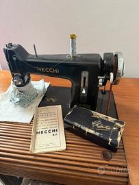 Macchina da cucire a pedale Necchi