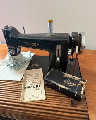 Macchina da cucire a pedale Necchi