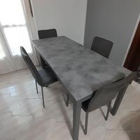 Mobile soggiorno + tavolo allungabile e 4 sedie