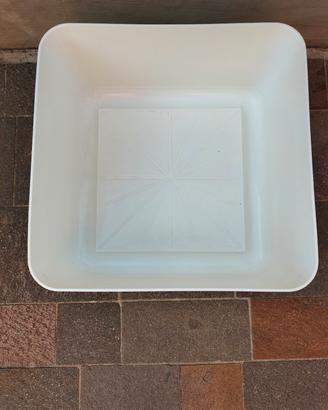 Fioriera in plastica con ruote