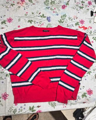 maglia rossa a righe orizzontale 