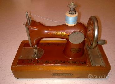 Macchina da cucire made in USSR completa