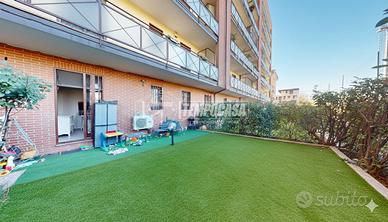3 LOCALI DOPPI SERVIZI CON GIARDINO E BOX IN COMAS