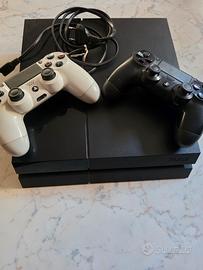 PS4 500GB + 2 controller + giochi