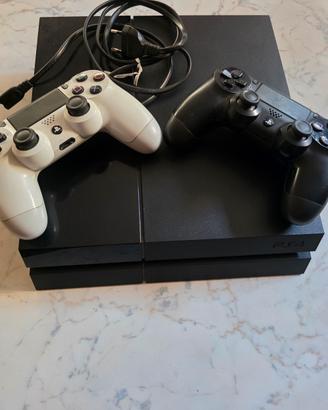 PS4 500GB + 2 controller + giochi