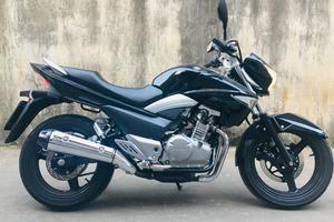 Suzuki 250 solo 1600 km