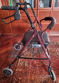 Deambulatore pieghevole con seduta e freni