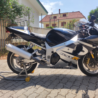 Suzuki GSX-R 1000 k1 nera