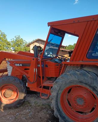 Carraro 68.4 con pala anteriore